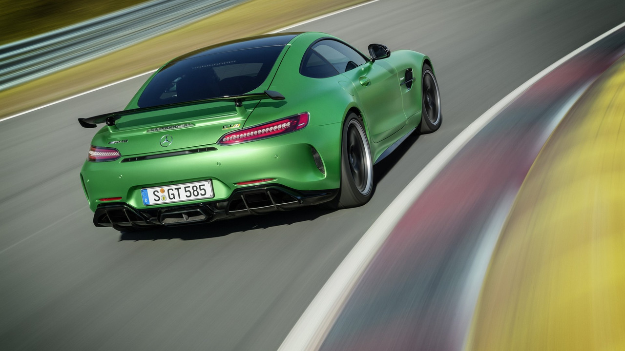 Mercedes-AMG GT R се оказа по-евтин от Porsche 911 Turbo
